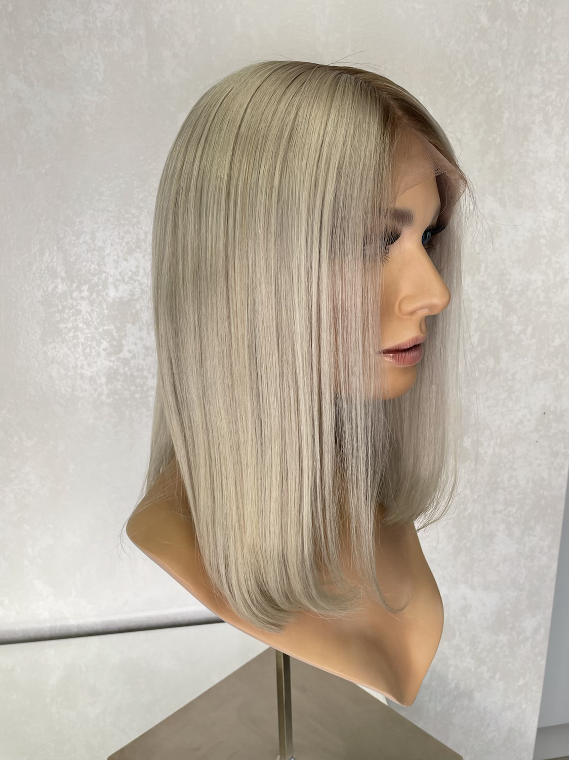 Model wearing blonde balayage 14-inch HD lace human hair wig in body wave texture – Nuola Wigs.