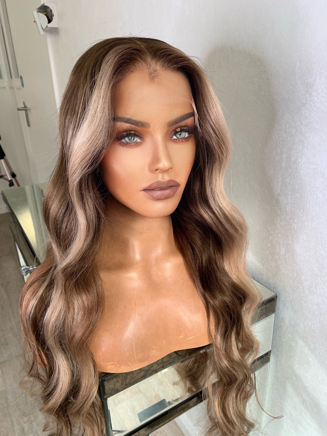 Model wearing blonde balayage 26-inch HD lace human hair wig in body wave texture – Nuola Wigs.